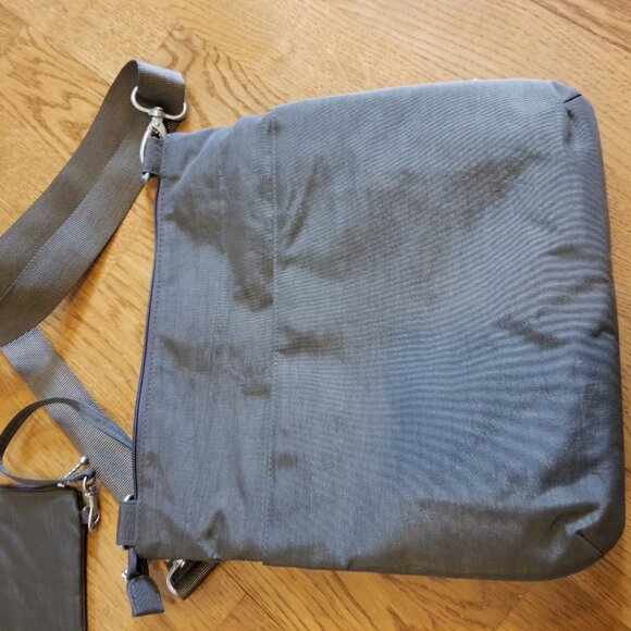 Baggallini Crossbody 4-zip Nylon Bag + wristlet  - NWOT - Picture 9 of 12